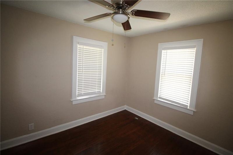 3816 E 68th St, Kansas City, MO 64132