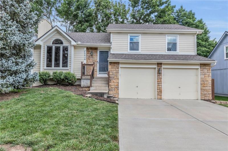 12426 S Alden Cir, Olathe, KS 66062