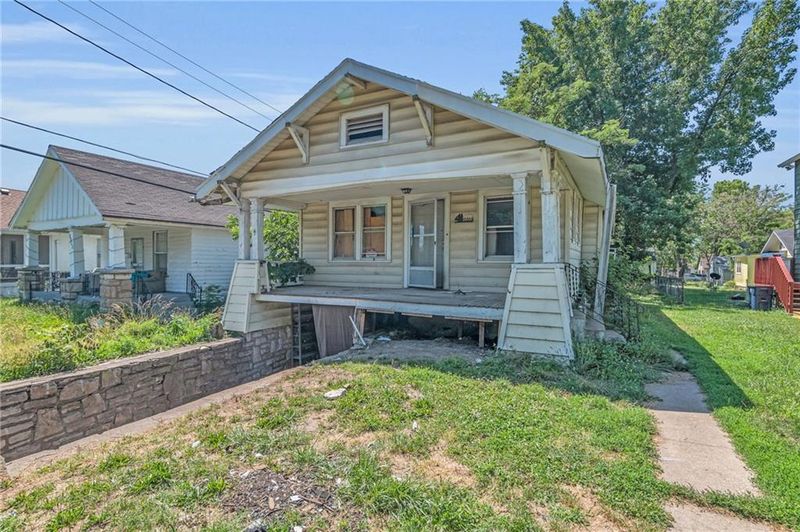 5509 E 24th St, Kansas City, MO 64127