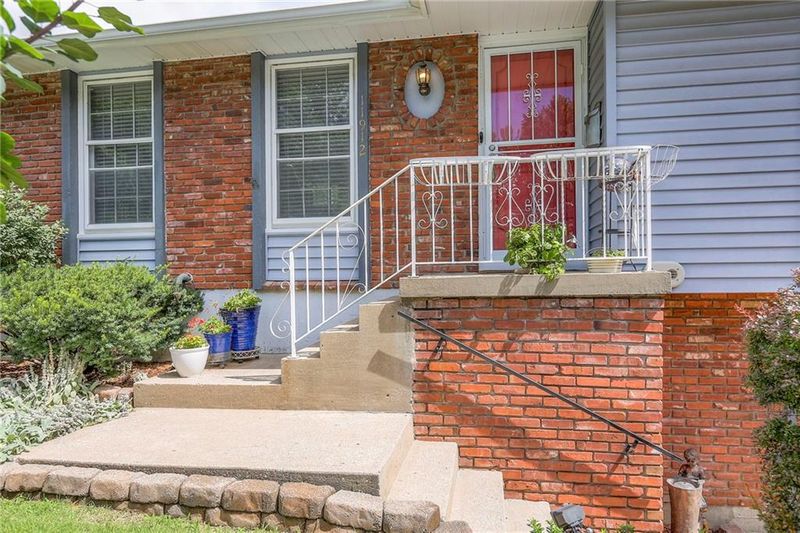 11912 E 56th Ter, Kansas City, MO 64133