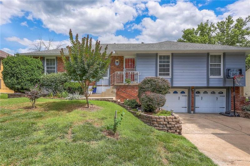 11912 E 56th Ter, Kansas City, MO 64133