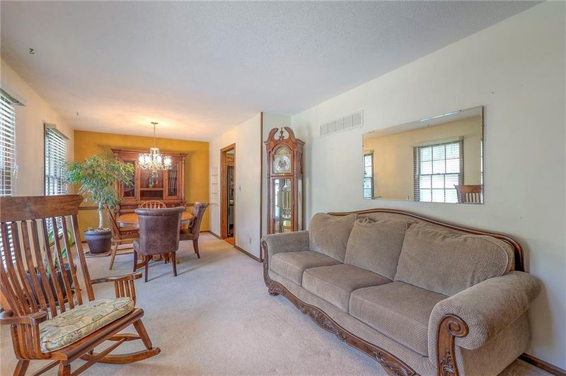 11912 E 56th Ter, Kansas City, MO 64133