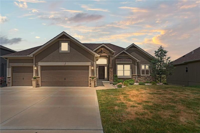 5100 NW Montebella Dr, Riverside, MO 64150