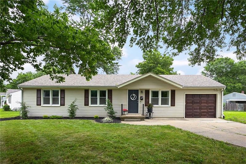 5637 Blue Ridge Cut Off St, Raytown, MO 64133