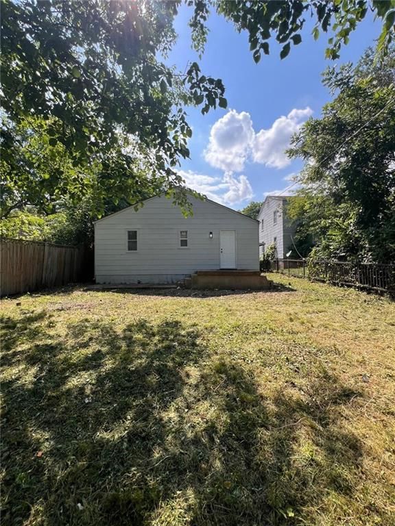 4513 Monroe Ave, Kansas City, MO 64130