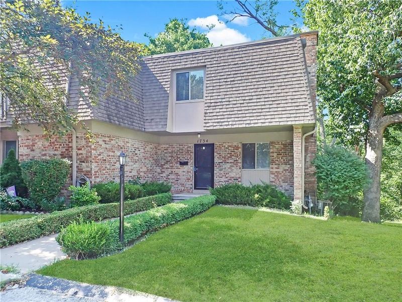 1734 E 97th St, Kansas City, MO 64131