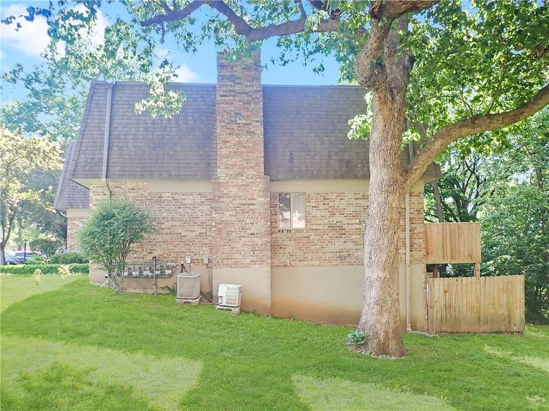 1734 E 97th St, Kansas City, MO 64131