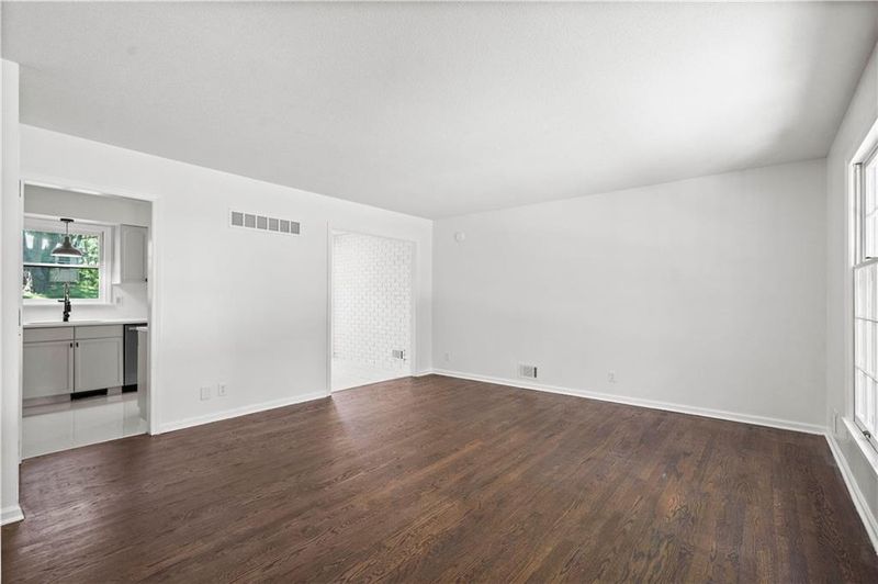 11825 E 56th Ter, Kansas City, MO 64133