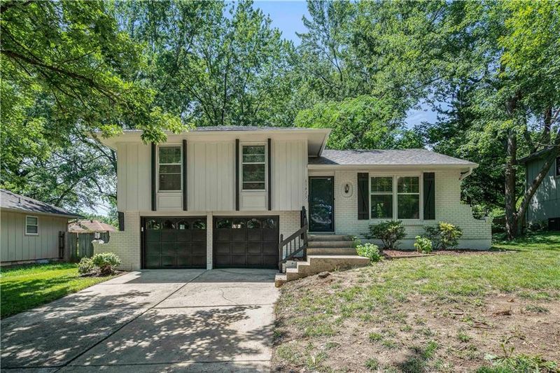11825 E 56th Ter, Kansas City, MO 64133