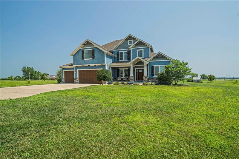 11151 Locust Ln, Liberty, MO 64068