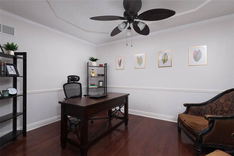 9206 Swarner Dr, Lenexa, KS 66219