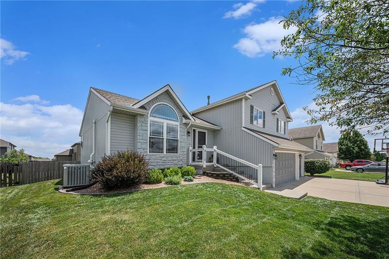 9115 N Mersington Ave, Kansas City, MO 64156