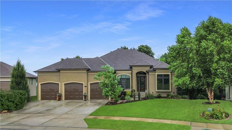 1116 Lakecrest Cir, Raymore, MO 64083
