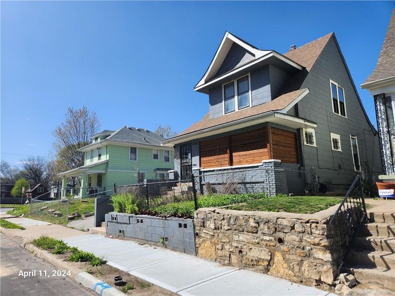 2206 E 30th St, Kansas City, MO 64109