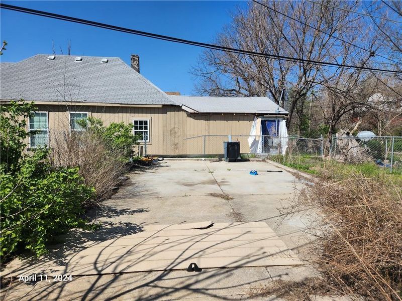 2206 E 30th St, Kansas City, MO 64109