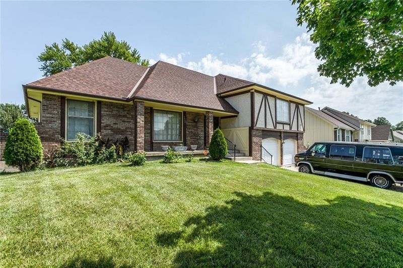 7608 E 74th St, Kansas City, MO 64133
