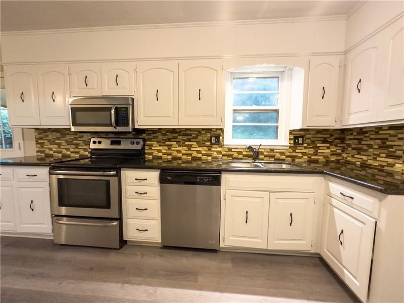 8249 Everett Ave, Kansas City, KS 66112