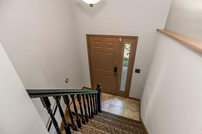 6623 Sioux Dr, Kansas City, MO 64152