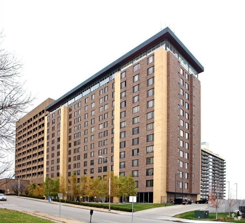 600 E 8th St #9F, Kansas City, MO 64106