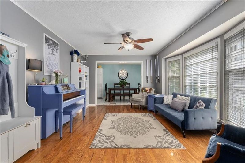 9020 Carter Cir, Overland Park, KS 66212