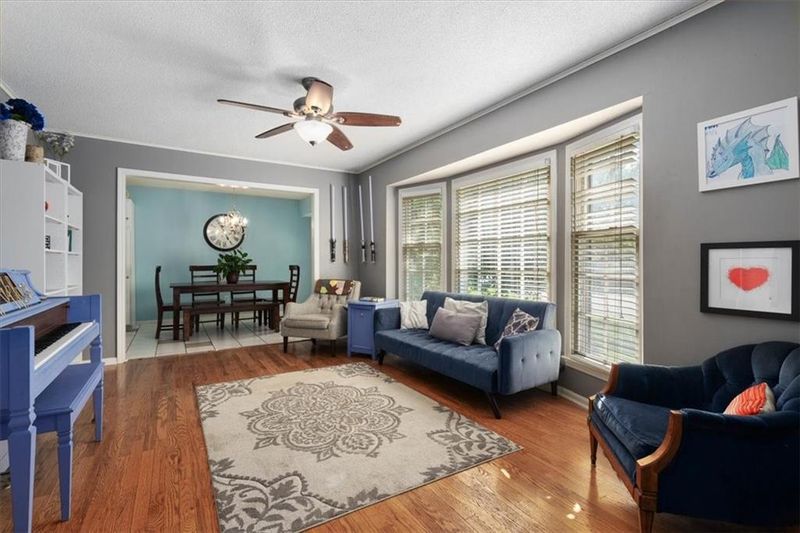 9020 Carter Cir, Overland Park, KS 66212
