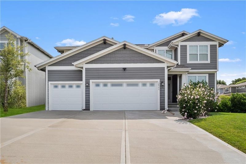 12585 S Sunray Dr, Olathe, KS 66061