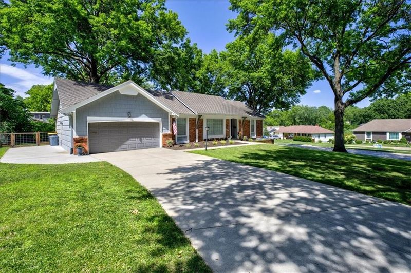 52 E 106th Ter, Kansas City, MO 64114