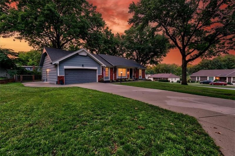 52 E 106th Ter, Kansas City, MO 64114