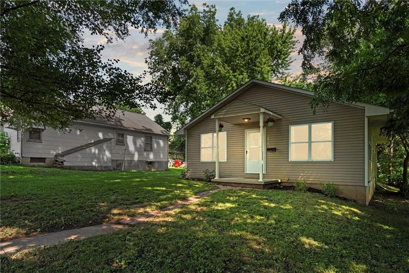 1814 Bloom St, Lexington, MO 64067