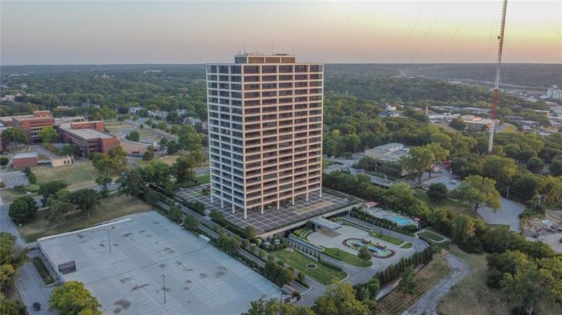 700 W 31st St #208, Kansas City, MO 64108