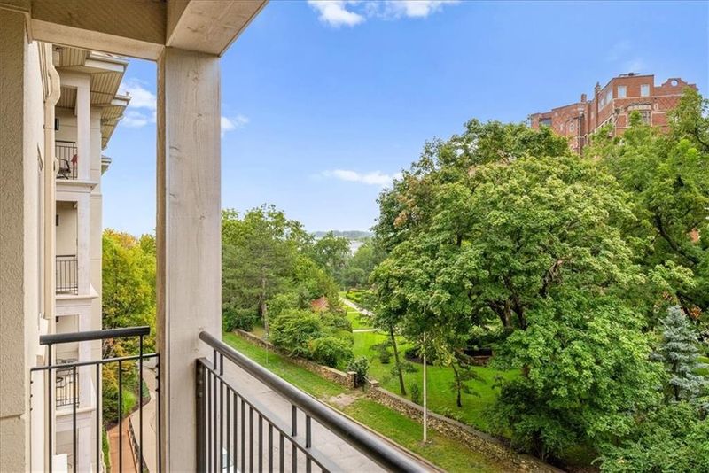 4949 Wornall Rd #304, Kansas City, MO 64112