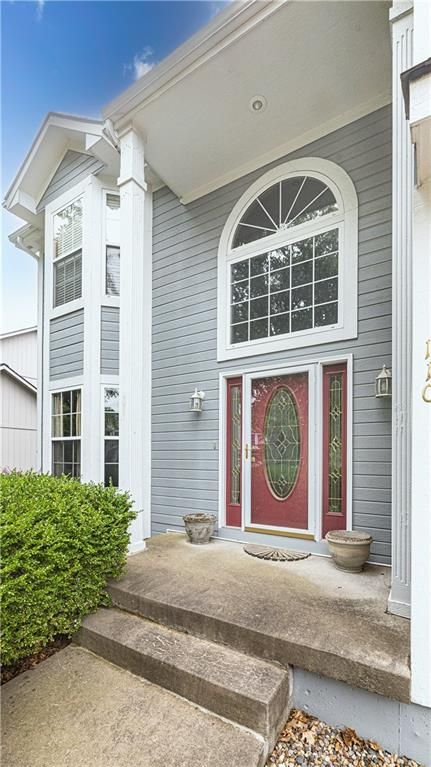 110 Lamplighter Ln, Blue Springs, MO 64014