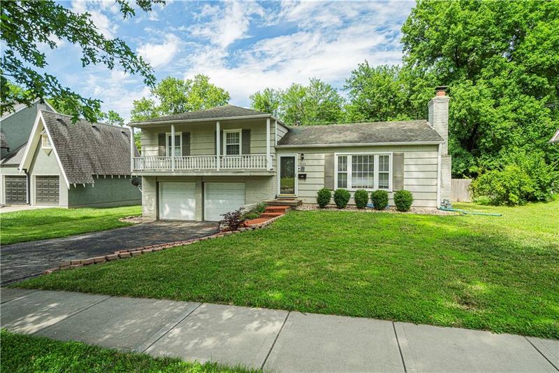 9652 Roe Ave, Overland Park, KS 66207