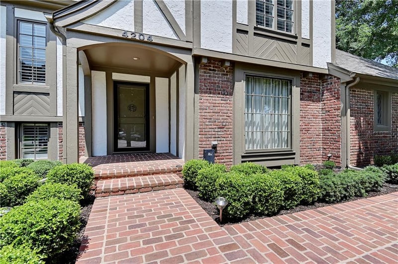 4204 W 102nd St, Overland Park, KS 66204