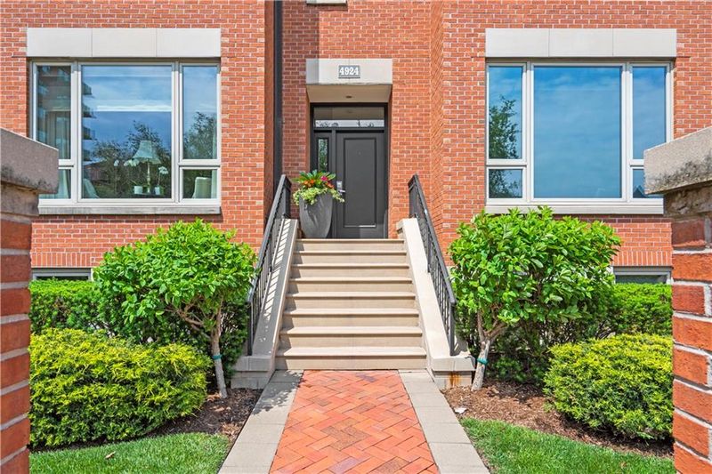 4924 Central St, Kansas City, MO 64112