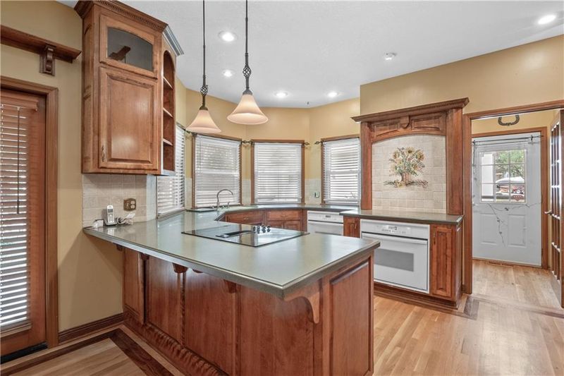 4829 W 121st St, Overland Park, KS 66209