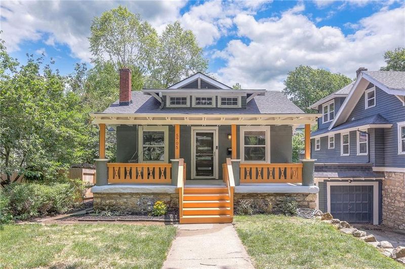 5705 Oak St, Kansas City, MO 64113