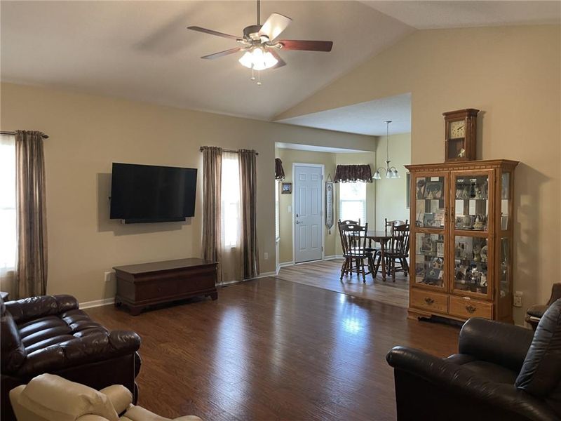 8819 N College Ave, Kansas City, MO 64156