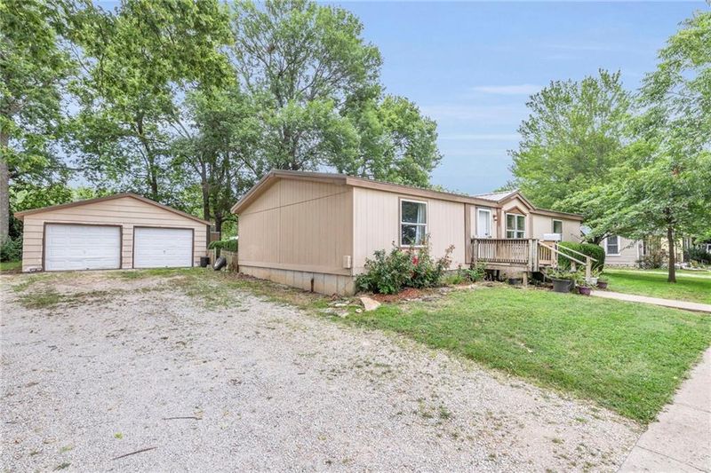 315 E 2nd Ave, Garnett, KS 66032
