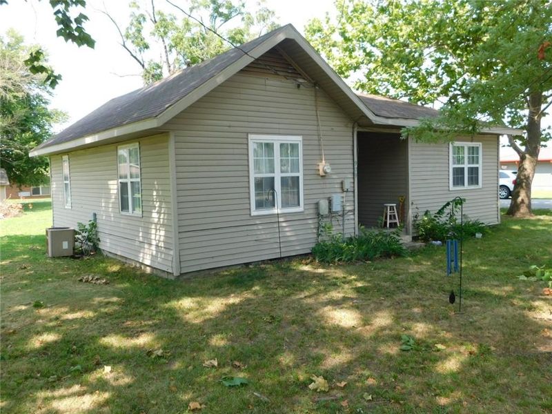 909 E South St, Arma, KS 66712