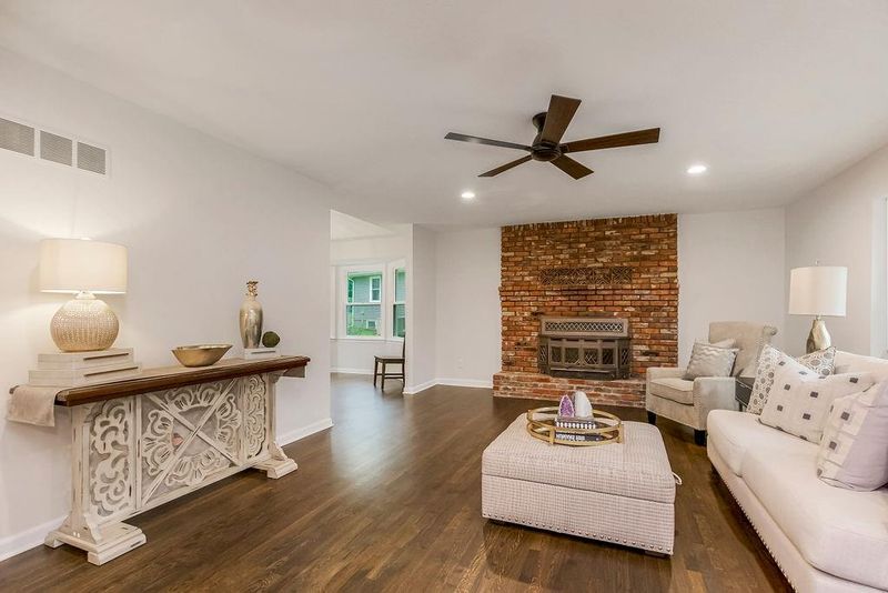 8129 W 56th Ter, Merriam, KS 66202