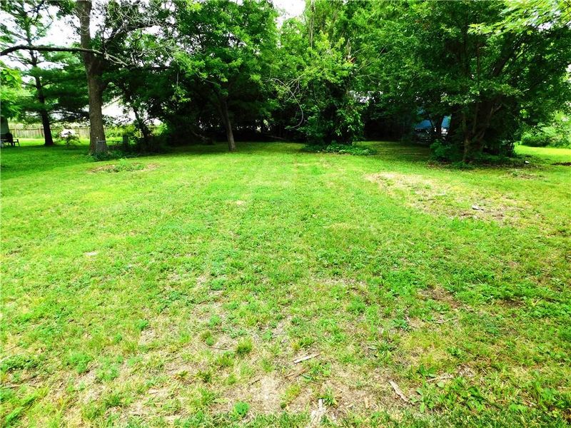 805 S Pine St, Holden, MO 64040