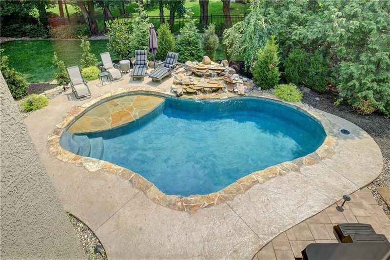 16309 Barton St, Overland Park, KS 66221