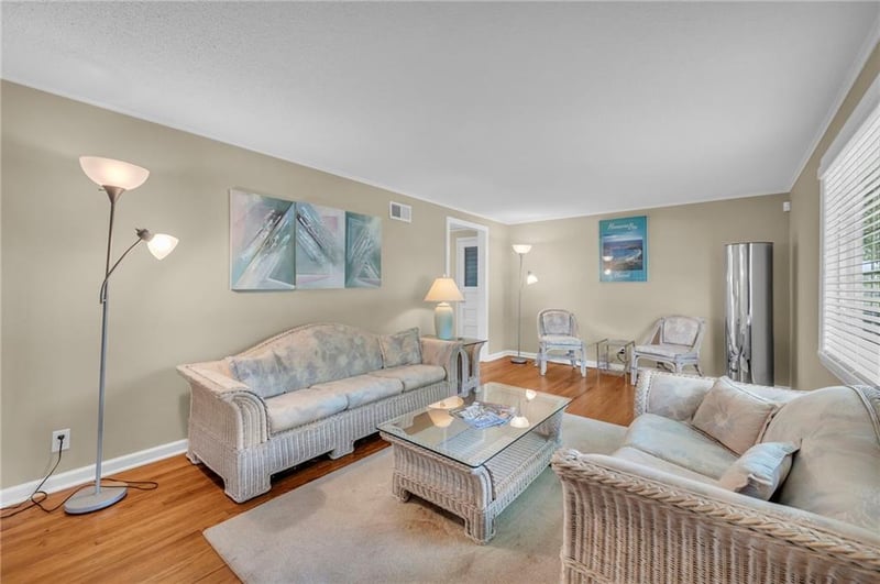 3425 W 95th St, Overland Park, KS 66206