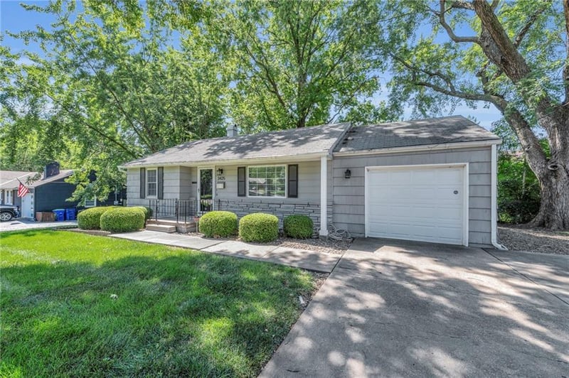 3425 W 95th St, Overland Park, KS 66206
