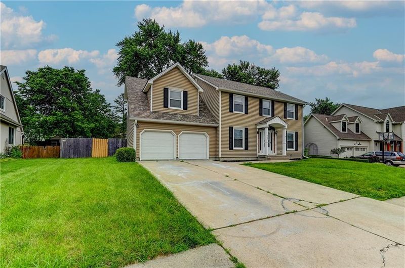 402 NE 97th Ter, Kansas City, MO 64155