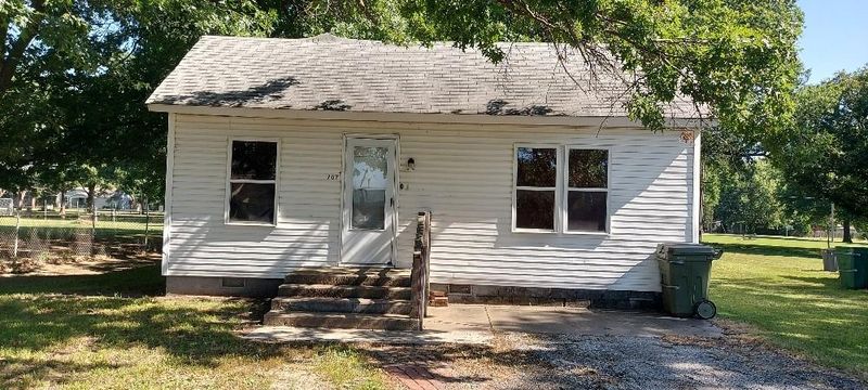 707 E Main St, Arma, KS 66712