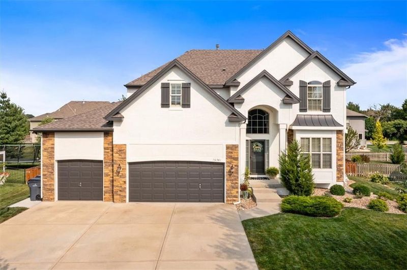 16381 S Locust St, Olathe, KS 66062