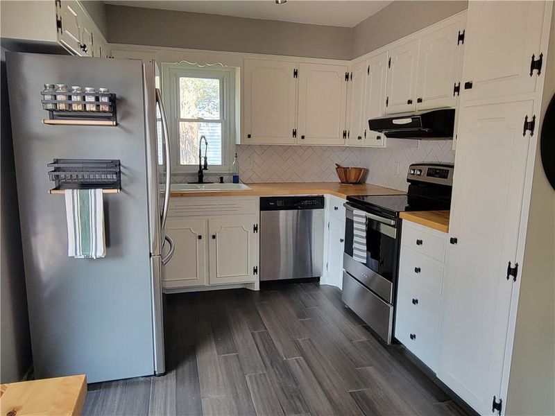 5708 W 97th Ter, Overland Park, KS 66207