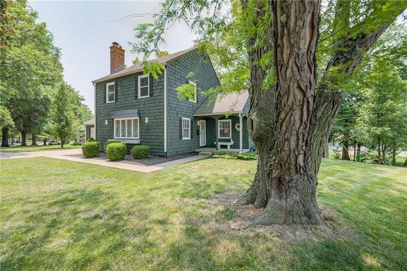 9500 Roe Ave, Overland Park, KS 66207